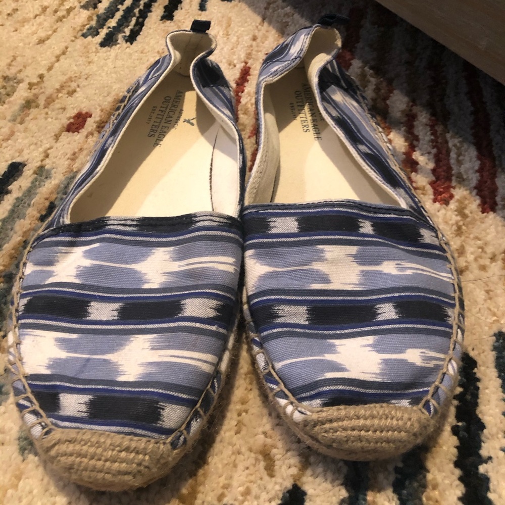 American Eagle cute blue and  white canvas flats